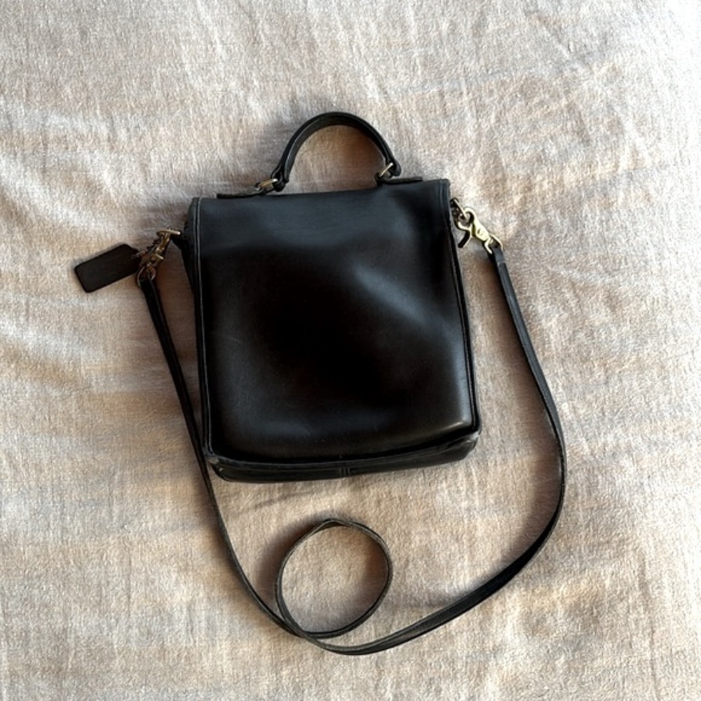 Vintage Coach Classic Leather Crossbody - Picture 5 of 13